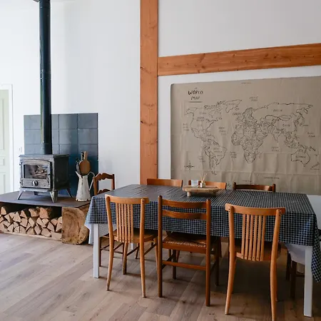 Anouste Lou Bercail - Cocon Entierement Renove Avec Vue Sur La Montagne Appartement Campan